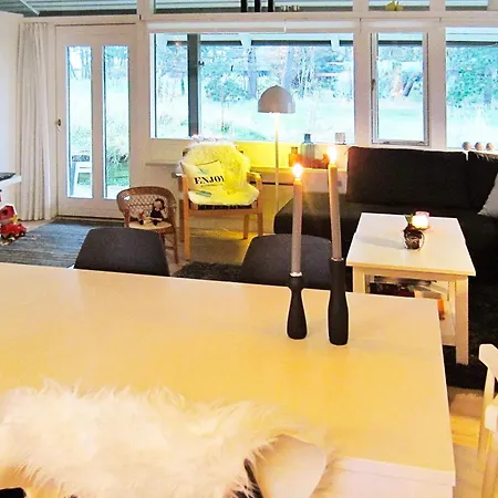 5 Person On A Nyaraló