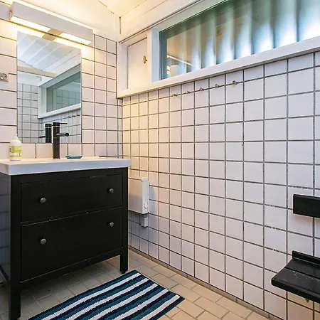 5 Person On A Nyaraló