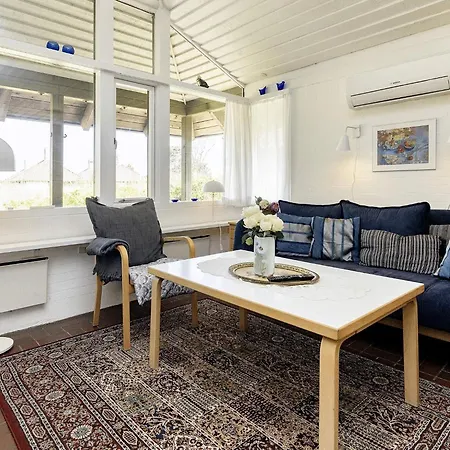 5 Person On A Nyaraló