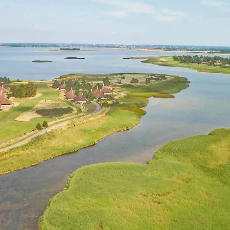 Nyaraló 5 Person On A