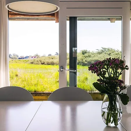 5 Person On A Nyaraló *