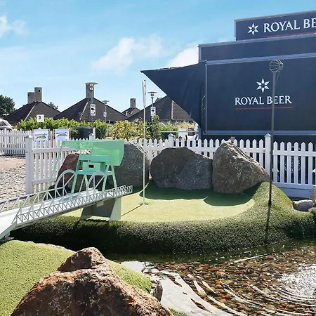 5 Person On A Nyaraló