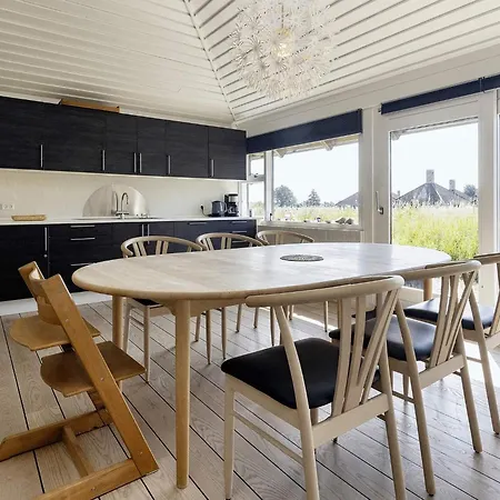 5 Person On A בית נופש